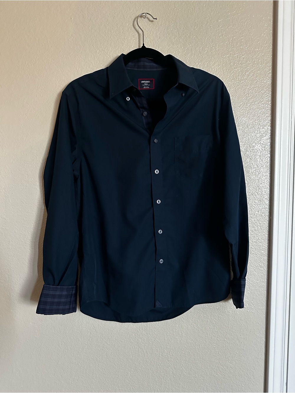 UNTUCKit Men’s Navy Blue Button Down Shirt Plaid Cuff Size Small Slim Fit